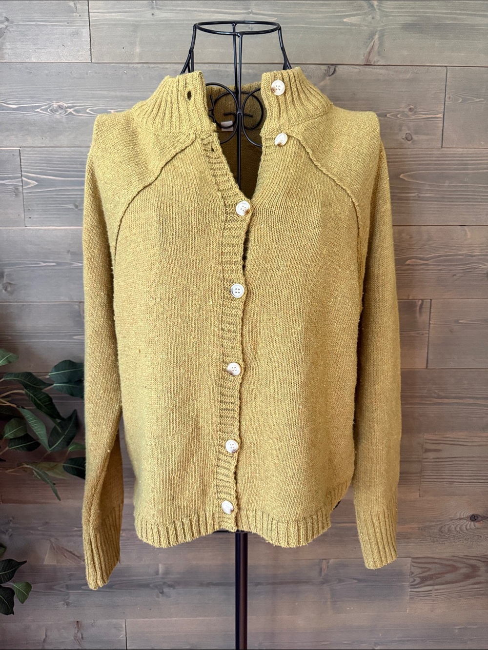 Classic Button-Front Women's Sweater Cardigan - Olive